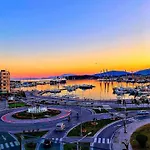 Penthouse: Panoramic Pilio View *